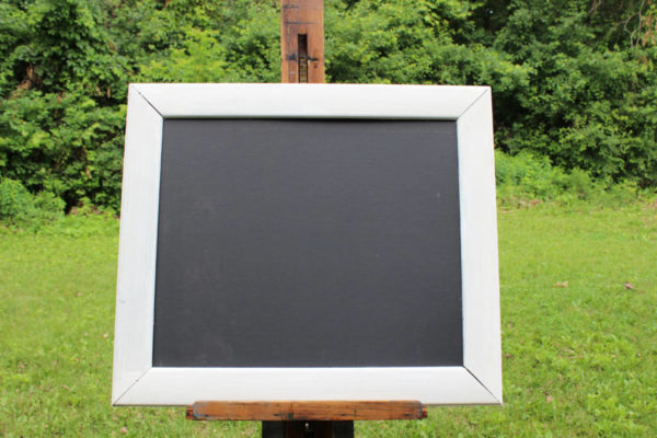 F63: White Plain Trimmed Chalkboard