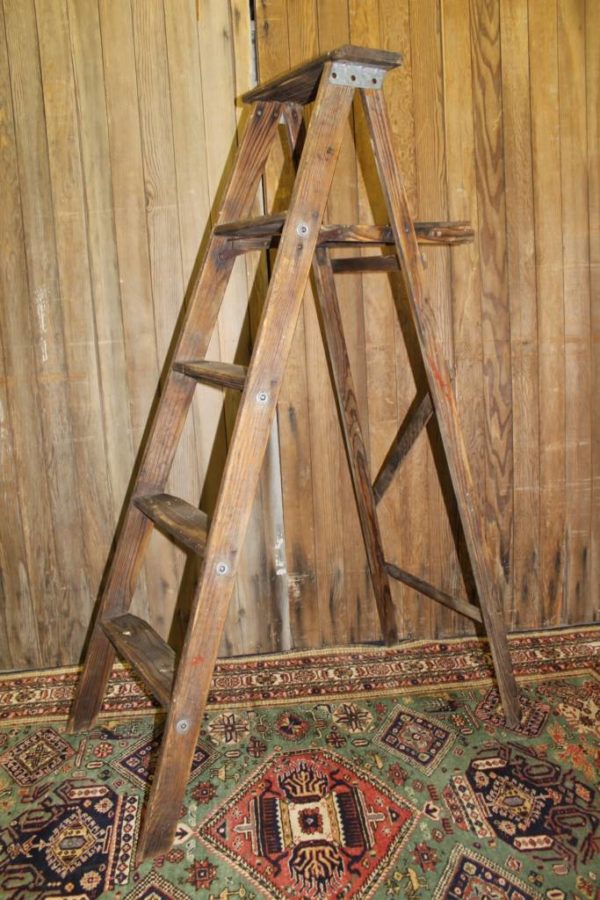 Wood Step Ladder -M