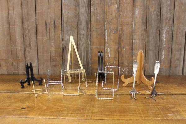 Assorted Tabletop Easels-S