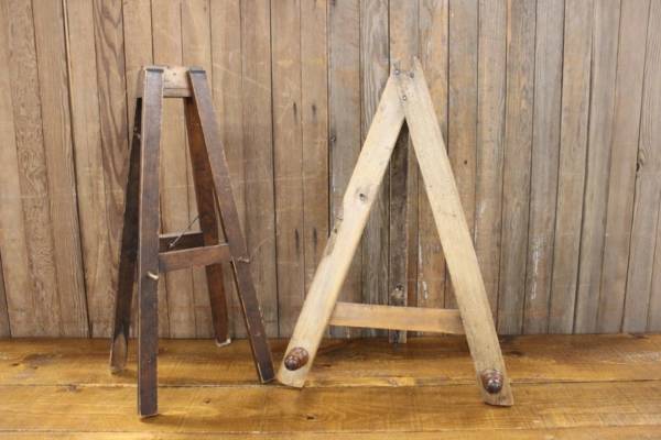 Assorted Tabletop Easels-XL