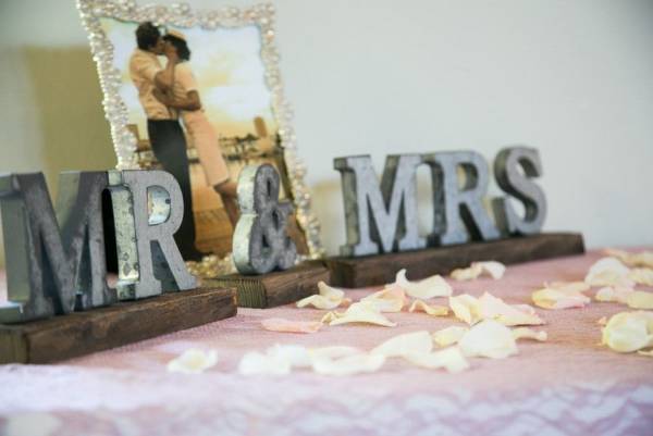Tin 'Mr. & Mrs.' Table Displays