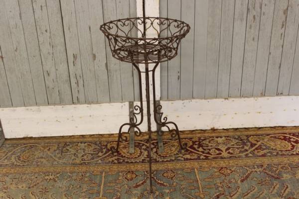 Heart Wire Plant Stand