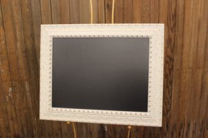 F339: White Chic Chalkboard-M